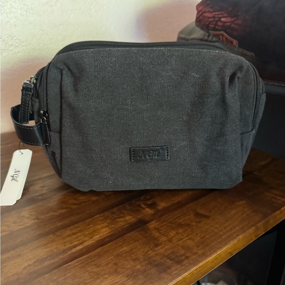 NWT Black Toiletry Bag for Men - Picture 1 of 7